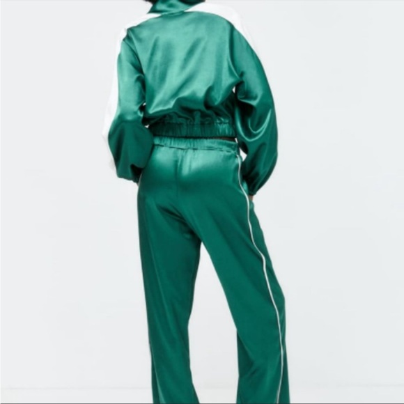 Satin like green track suit Zara with white piping - Picture 5 of 14